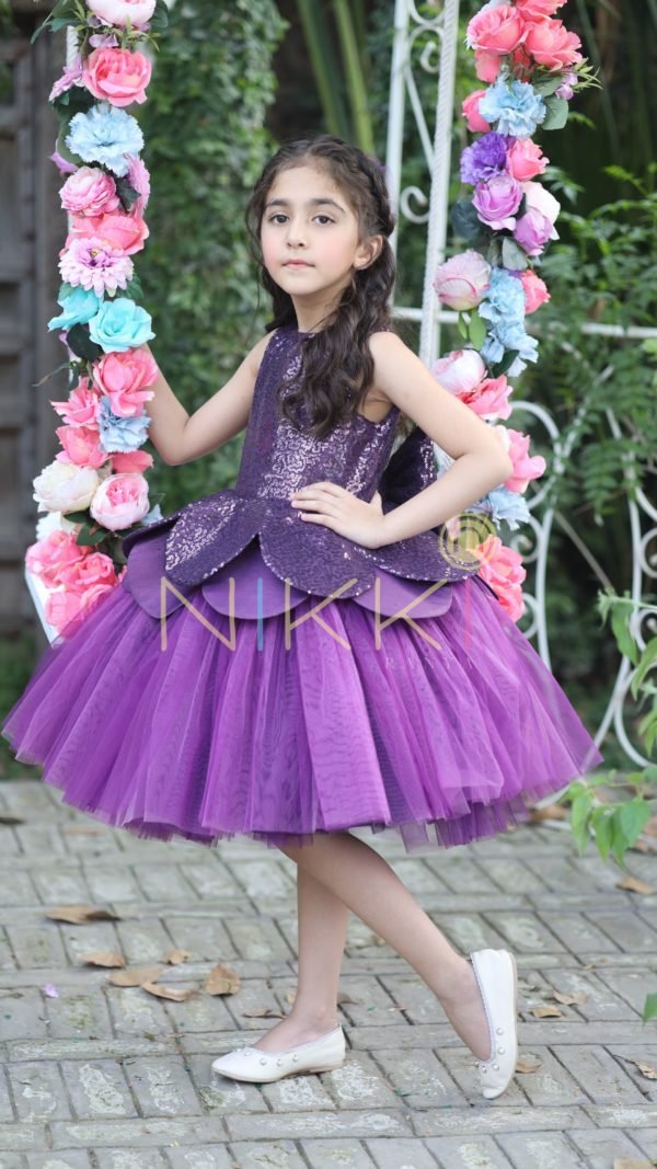 Holly - Image 7